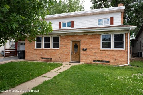 644 8th Ave W, Dickinson, ND, 58601-4741 | Card Image