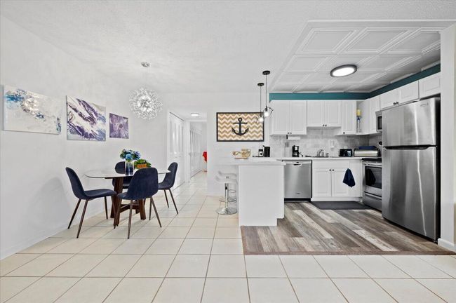 201 Kent L, Condo with 1 bedrooms, 2 bathrooms and null parking in West Palm Beach FL | Image 5