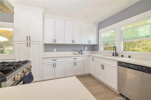 328 Vista Pl, LOS ANGELES, CA, 90042-2135 | Card Image