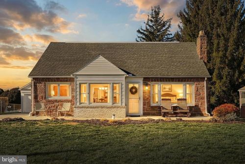 2263 Manor Rd, YORK, PA, 17408-4001 | Card Image