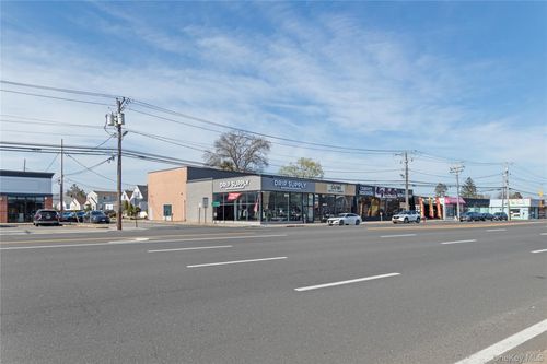 435-435 Old Country Rd, Westbury, NY, 11590-5131 | Card Image