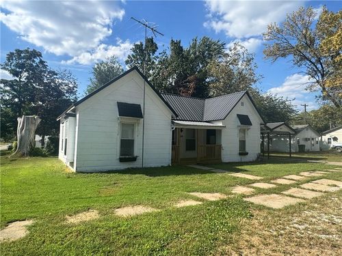 604 N Kentucky St, Adrian, MO, 64720-8301 | Card Image