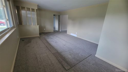 46075 Hecker Dr, Utica, MI, 48317-5760 | Card Image