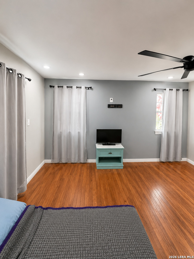 Residential in Lakehills 3