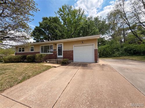 1116 Cunningham Ave, Saint Charles, MO, 63301-2210 | Card Image