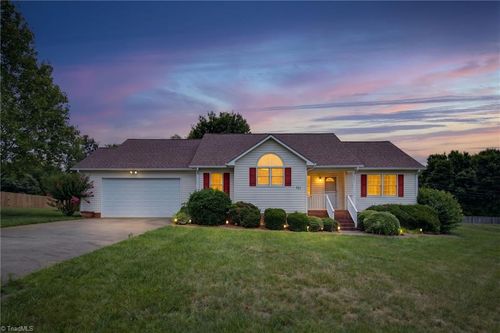 521 Lowergate Lane, Kernersville, NC, 27284 | Card Image