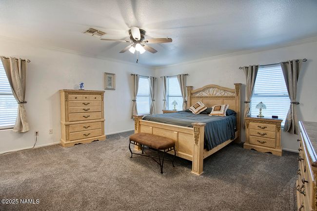 Large primary bedroom | Image 16