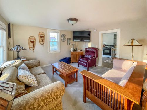 198 Depot St, Proctorsville, VT, 05153-9603 | Card Image