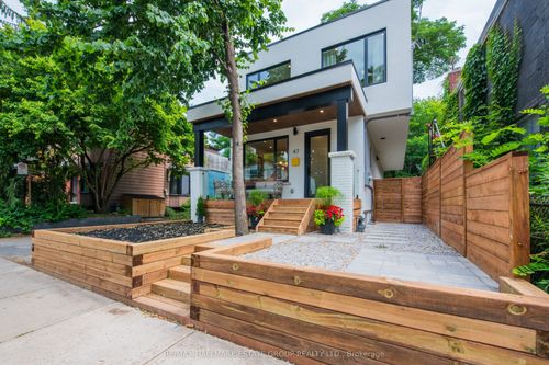 47 Laing St, Toronto, ON, M4L2N3 | Card Image