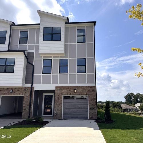 800 Portia Way, Morrisville, NC, 27560-3903 | Card Image