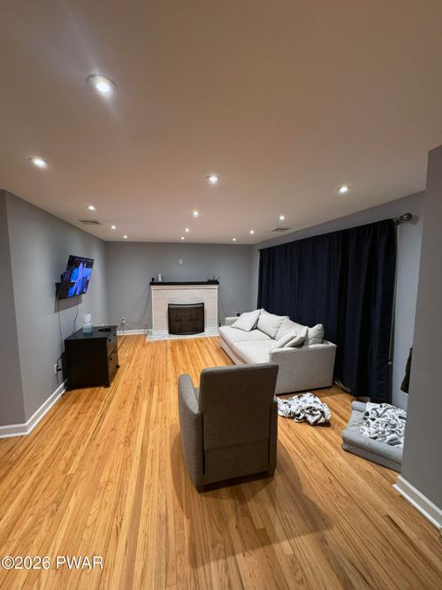 200 Avenue H, Matamoras, PA, 18336-1218 | Card Image