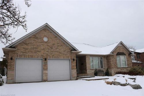 1104 Crofton Way, Burlington, ON, L7P4W8 | Card Image