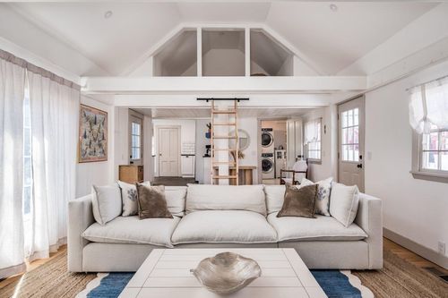 861 Portland St, Rochester, NH, 03868-8409 | Card Image