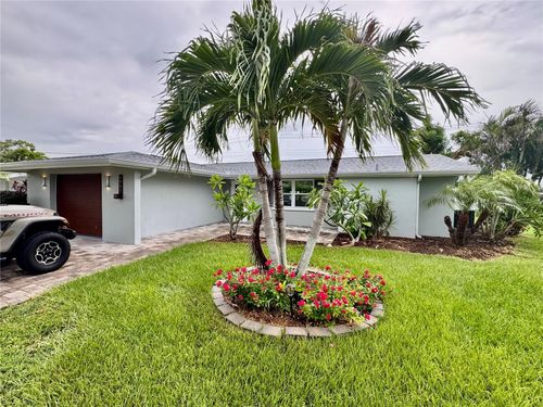 6841 Roxbury Dr, SARASOTA, FL, 34231-8121 | Card Image