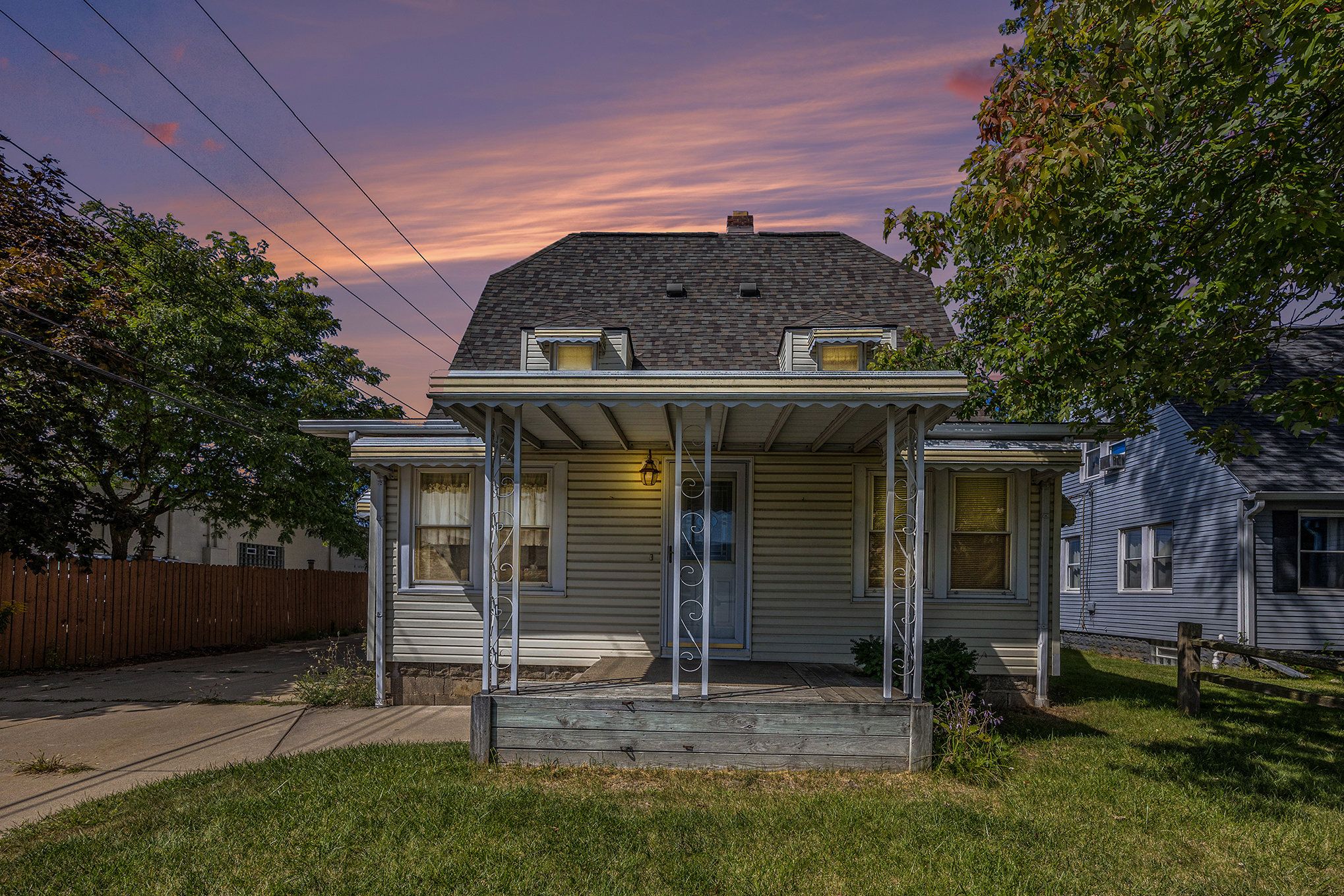 Monroe Ave, Waterford, MI 48329