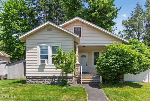 2 Woodlawn Terrace, Bethlehem, NY, 12054 | Card Image