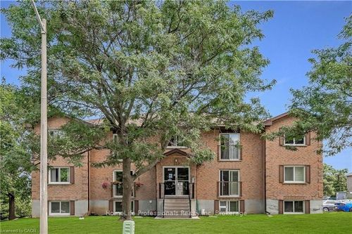 11-339 Northlake Dr, Waterloo, ON, N2V1Z1 | Card Image