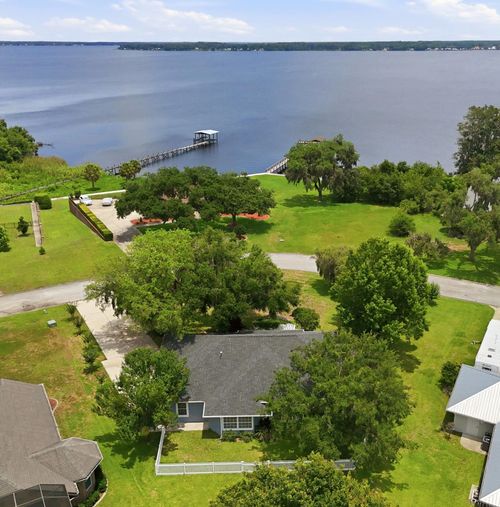 241 Crystal Cove Dr, Palatka, FL, 32177-8605 | Card Image