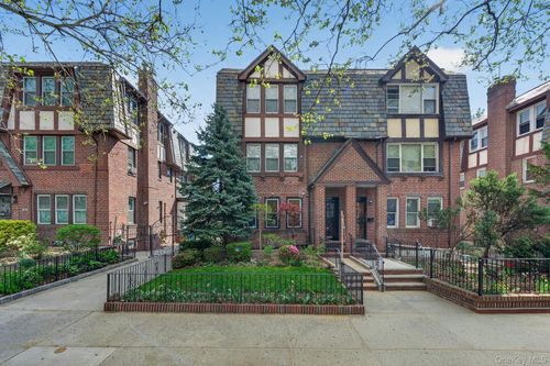 3335 85th St, Jackson Heights, NY, 11372-1533 | Card Image