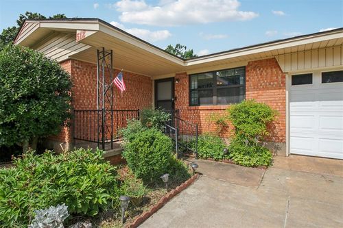 512 N Front St, Noble, OK, 73068-9552 | Card Image