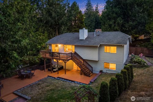 22706 Ne 12th Pl, Sammamish, WA, 98074-6813 | Card Image