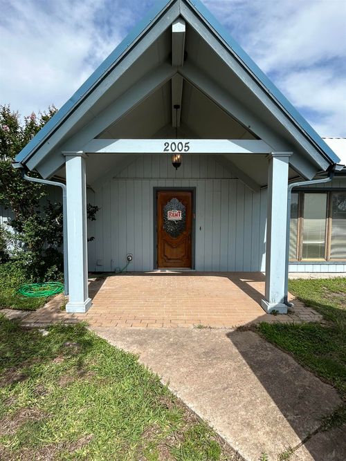 2005 King Rd, Marble Falls, TX, 78654-2493 | Card Image