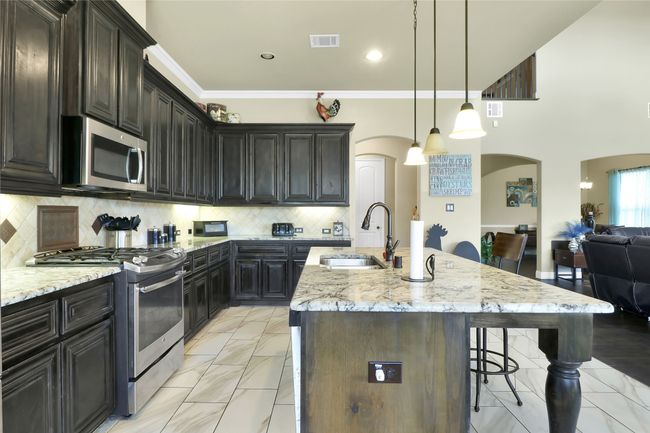 Granite counters and natural light. | Image 5