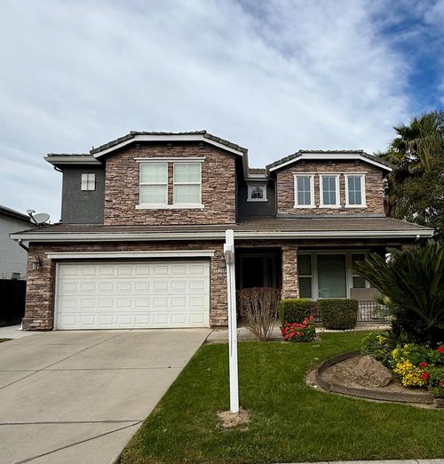 2689 Glade Ave, Madera, CA, 93637-8649 | Card Image