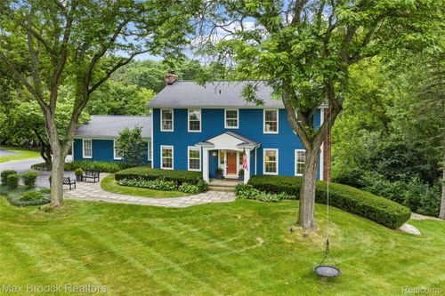 578 Woodway Ct, Bloomfield Hills, MI, 48302-1572 | Card Image