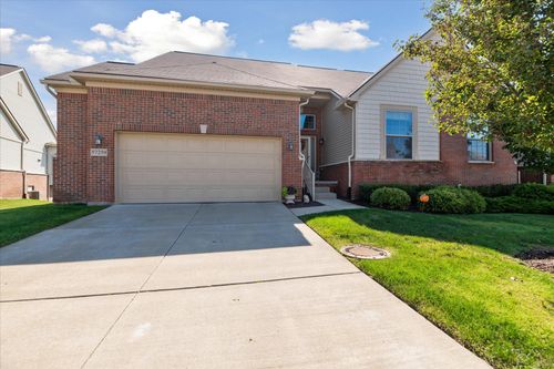 57259 Windmill Pt, New Hudson, MI, 48165-8014 | Card Image