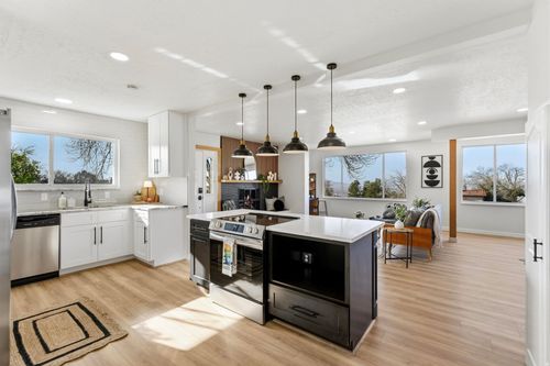 1087 Arlington Way, Bountiful, UT, 84010-2304 | Card Image