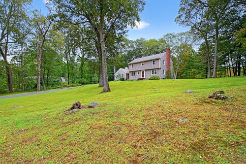 27 W Woodland Dr, Redding, CT, 06896-3411 | Card Image