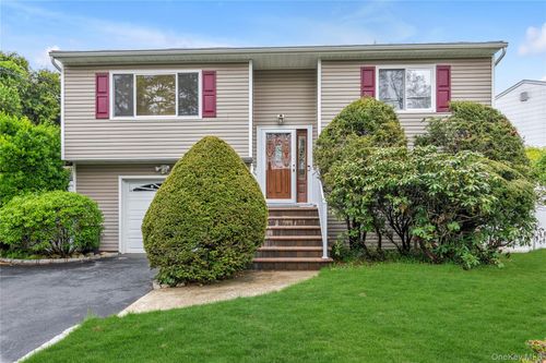 17 Horton Dr, Huntingtn Sta, NY, 11746-4238 | Card Image