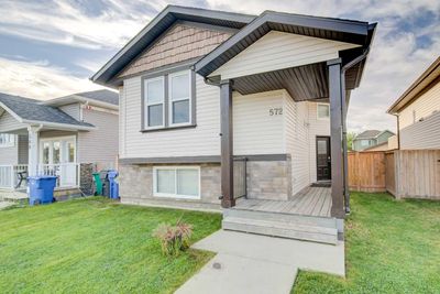 572 Sunridge Cres W, House detached with 4 bedrooms, 3 bathrooms and 3 parking in Lethbridge AB | Image 2