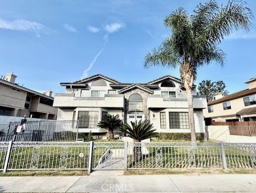 11423 216th St, Lakewood, CA, 90715-2561 | Card Image