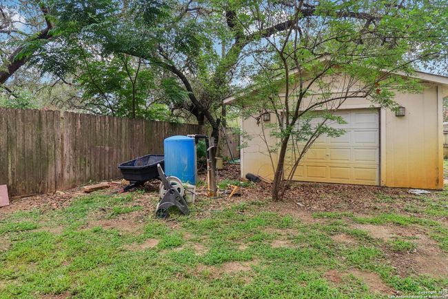 503 Mockingbird Ln, House other with 3 bedrooms, 2 bathrooms and null parking in Devine TX | Image 43