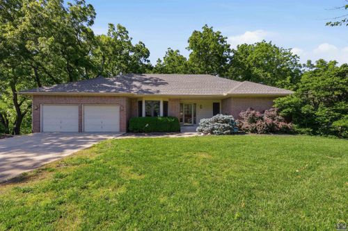 3300 Se Meadowview Dr, Topeka, KS, 66605-3021 | Card Image