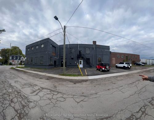 236 Burgar St, Welland, ON, L3B2T4 | Card Image