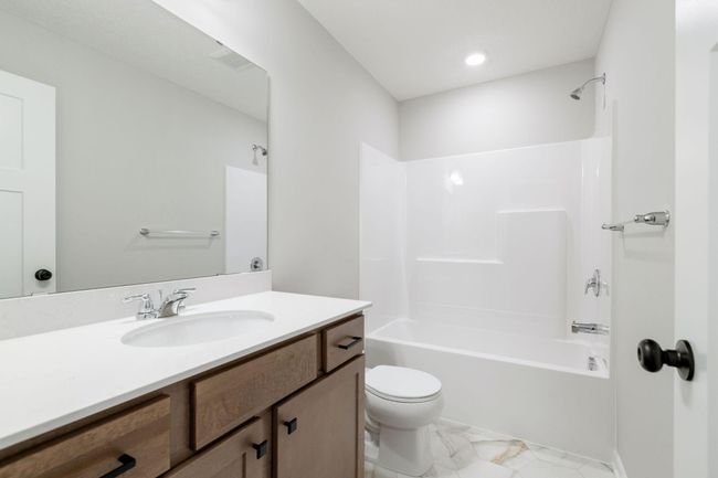 Hall Bathroom | Image 42