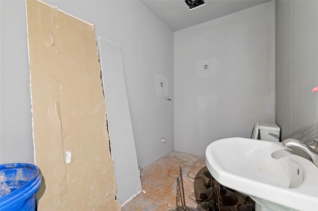 APT-1 - 320 Main St, Home with 0 bedrooms, 1 bathrooms and 4 parking in KALISPELL MT | Image 13