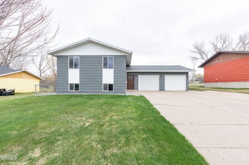 12 Stanley Dr, Lincoln, ND, 58504-9104 | Card Image