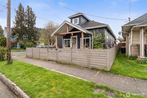 320 E Main St, Centralia, WA, 98531-4452 | Card Image