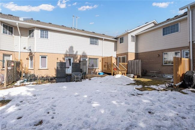 43 - 10 Holborn Crt, Townhouse with 3 bedrooms, 2 bathrooms and 2 parking in Kitchener ON | Image 47