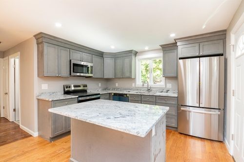 4 Highland Cir, Foxborough, MA, 02035-1561 | Card Image
