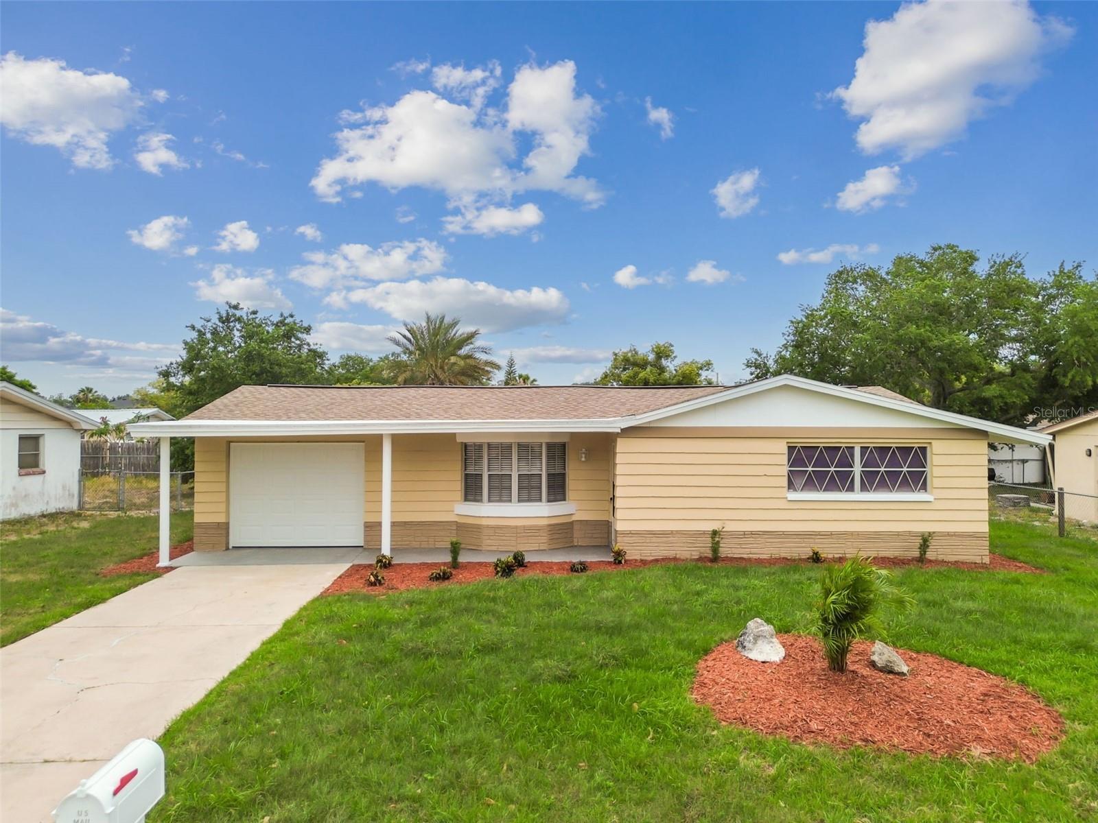 Columbus Dr, Holiday, FL 34691