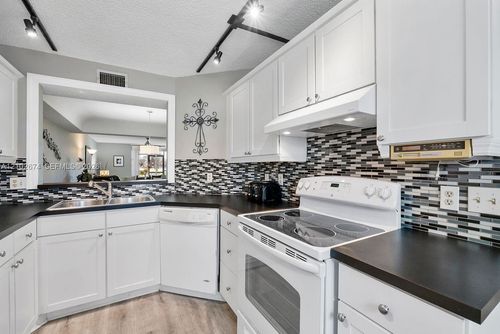 102-23249 Barwood Ln N, Boca Raton, FL, 33428-6707 | Card Image