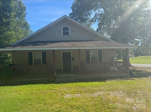 9 Mills Ave Nw, Concord, NC, 28027-4222 | Card Image