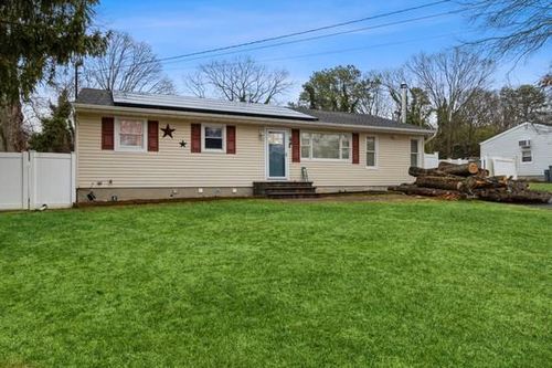 273 Robinson Ave, East Patchogue, NY, 11772-4867 | Card Image
