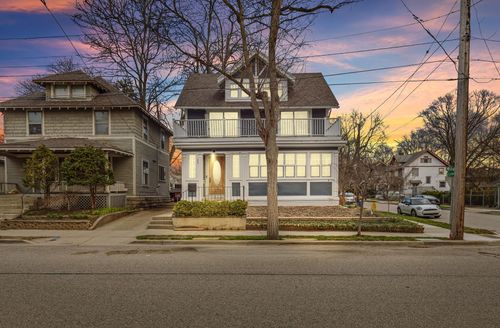 22 Grand Ave, Grand Rapids, MI, 49503-3424 | Card Image