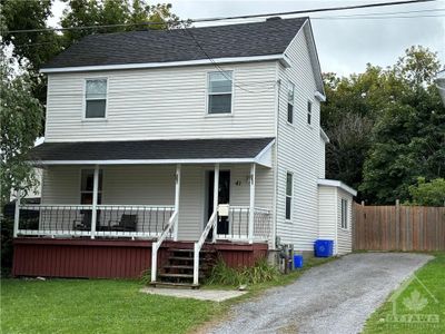 41 Elgin St E, House other with 3 bedrooms, 2 bathrooms and 3 parking in Arnprior ON | Image 1